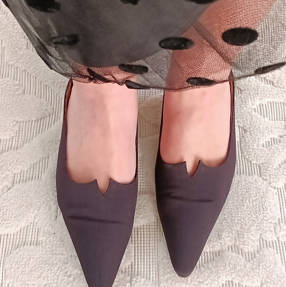 ADORABLE VTG "MANOLO BLAHNIK" BLACK SATIN KITTY'S! - Picture 13 of 16